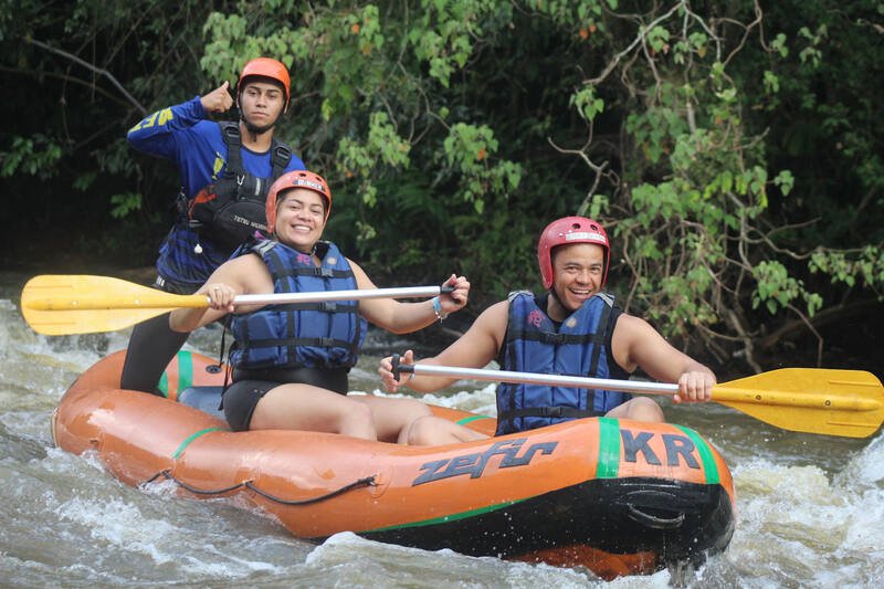 Bote KR, menor e mais veloz, em corredeira